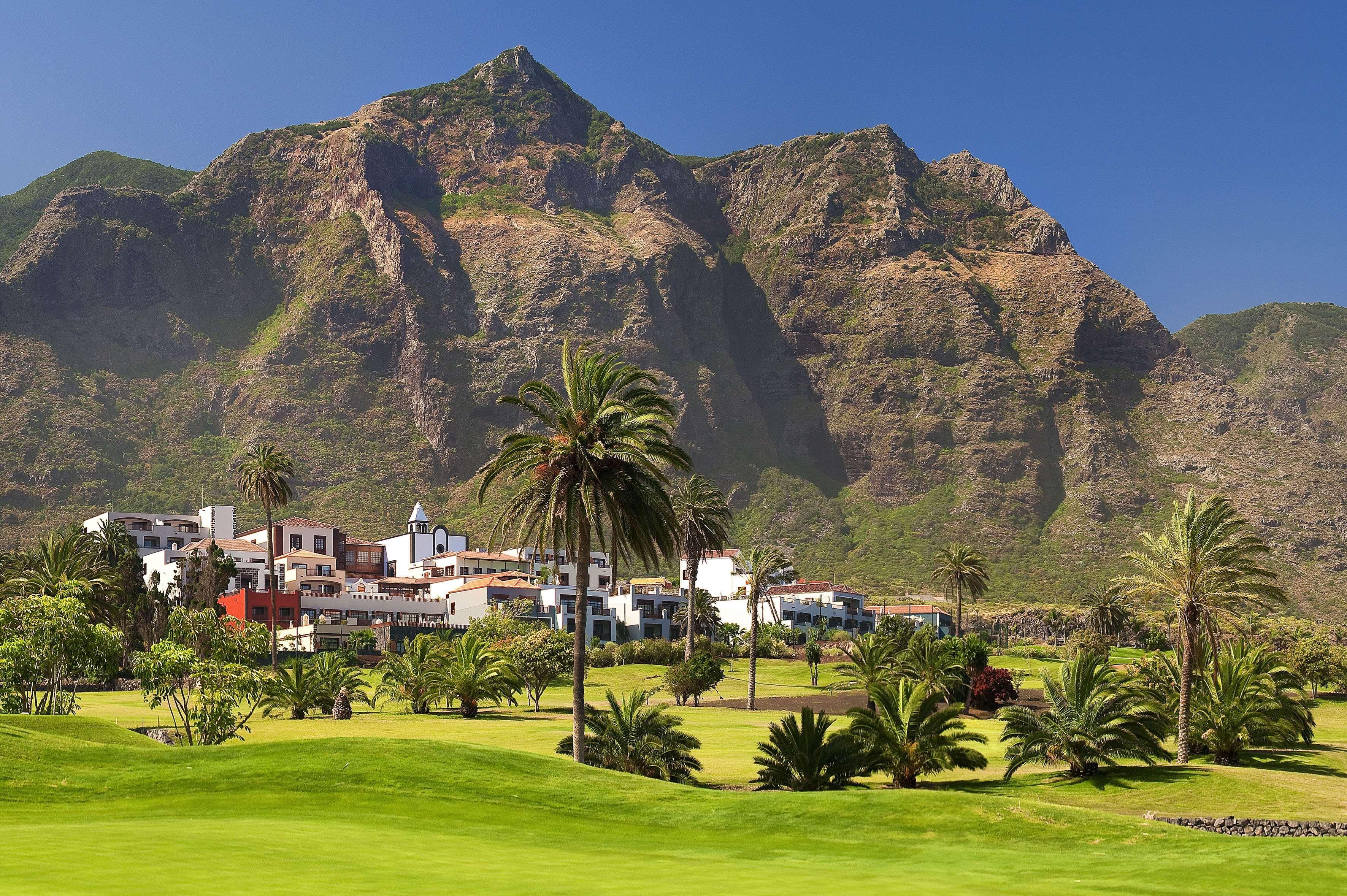 Hotel Hacienda Del Conde Melia Collection Golf & Spa - Adults Only Buenavista Del Norte Luaran gambar View of the town of Maspalomas