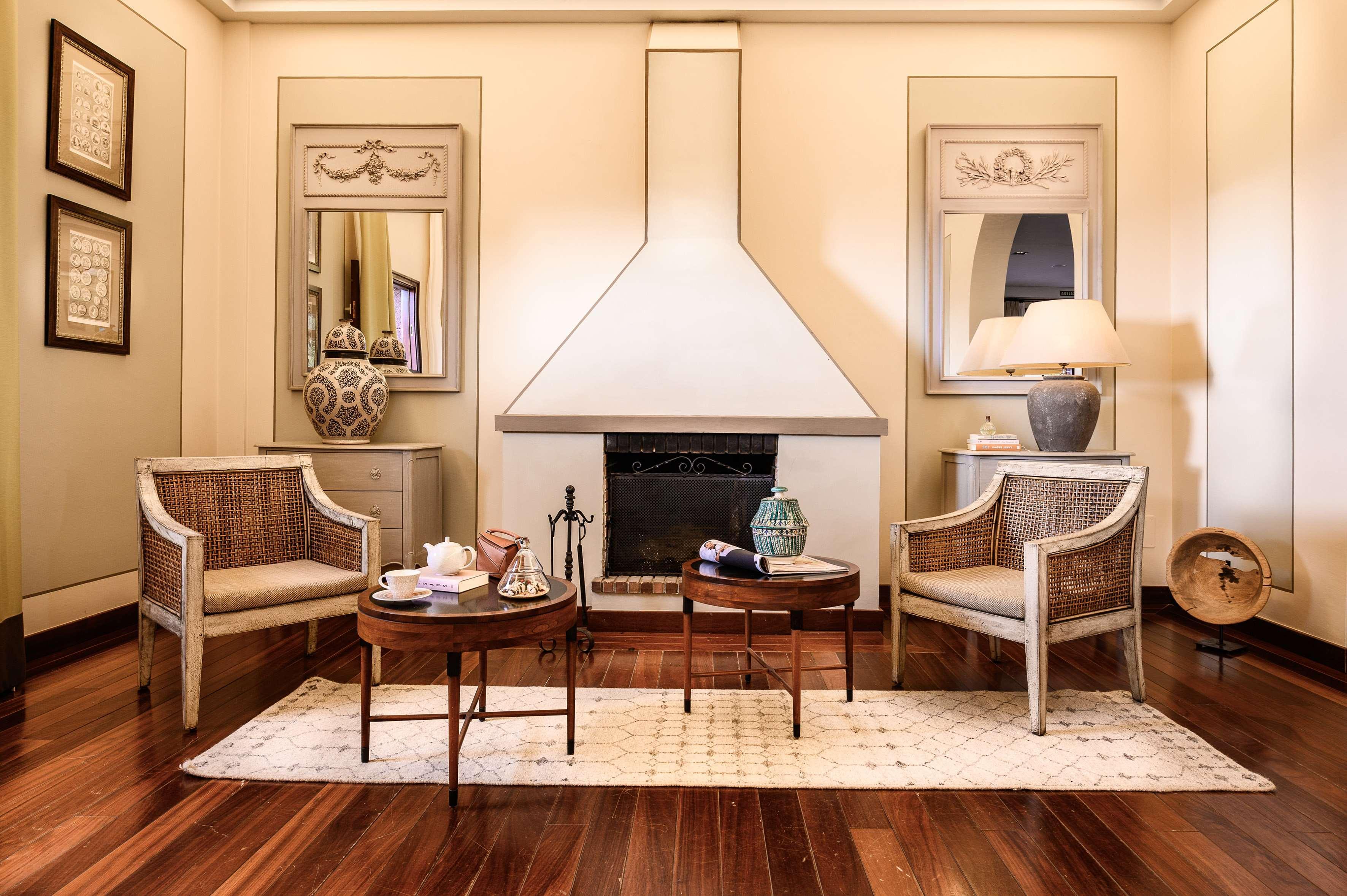 Hotel Hacienda Del Conde Melia Collection Golf & Spa - Adults Only Buenavista Del Norte Luaran gambar A living room with a fireplace