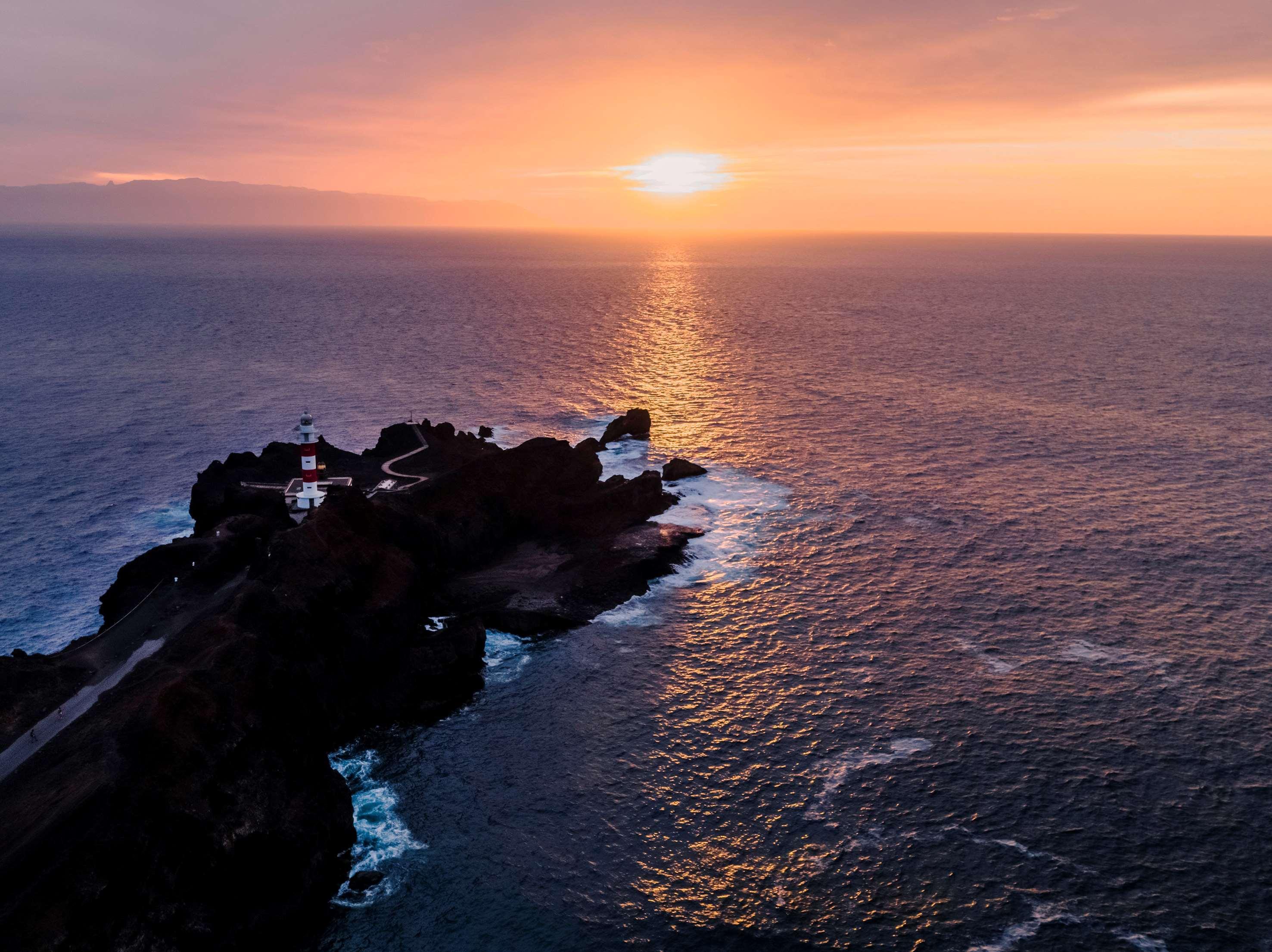 Hotel Hacienda Del Conde Melia Collection Golf & Spa - Adults Only Buenavista Del Norte Luaran gambar Sunset at the lighthouse