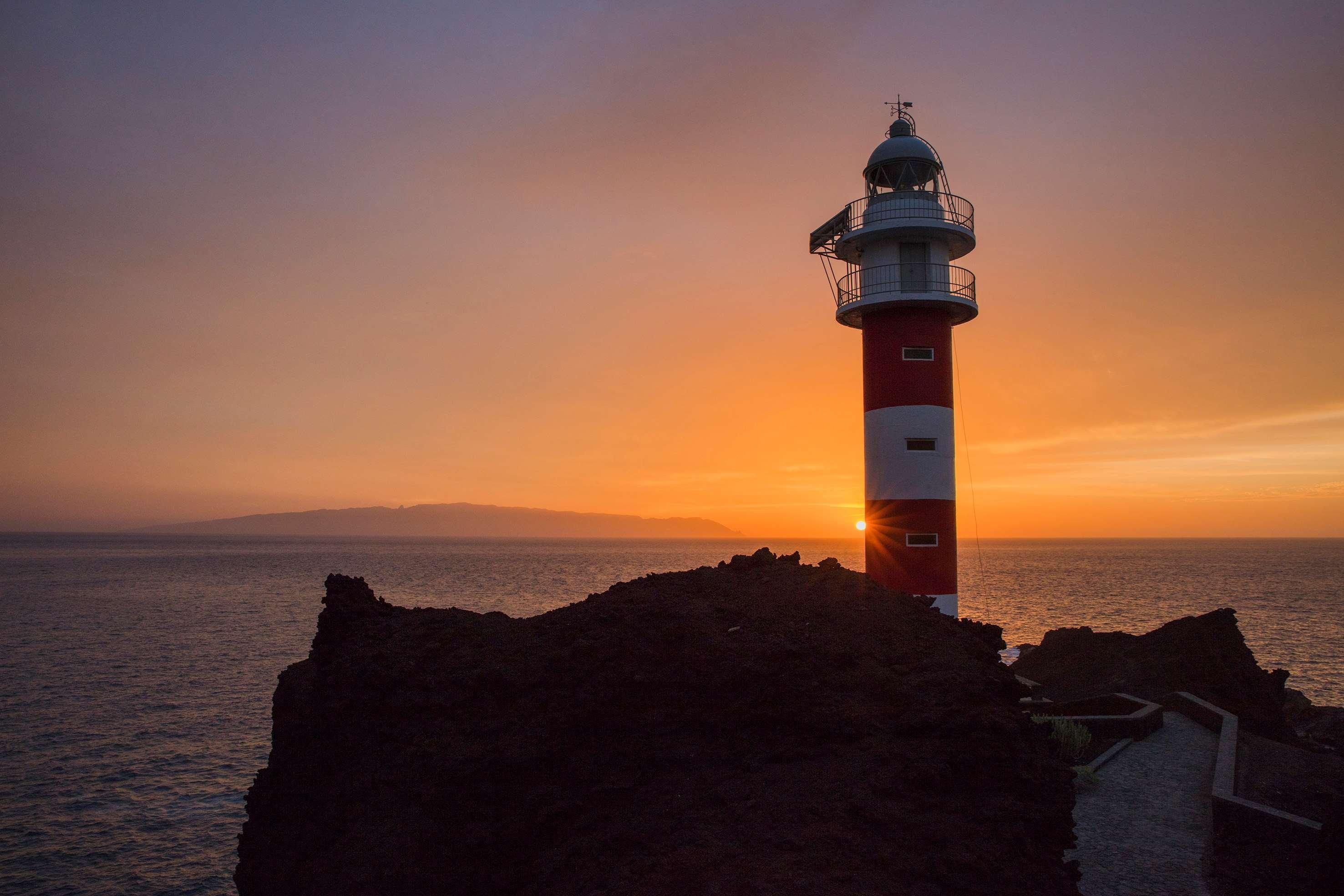 Hotel Hacienda Del Conde Melia Collection Golf & Spa - Adults Only Buenavista Del Norte Luaran gambar The lighthouse at sunset