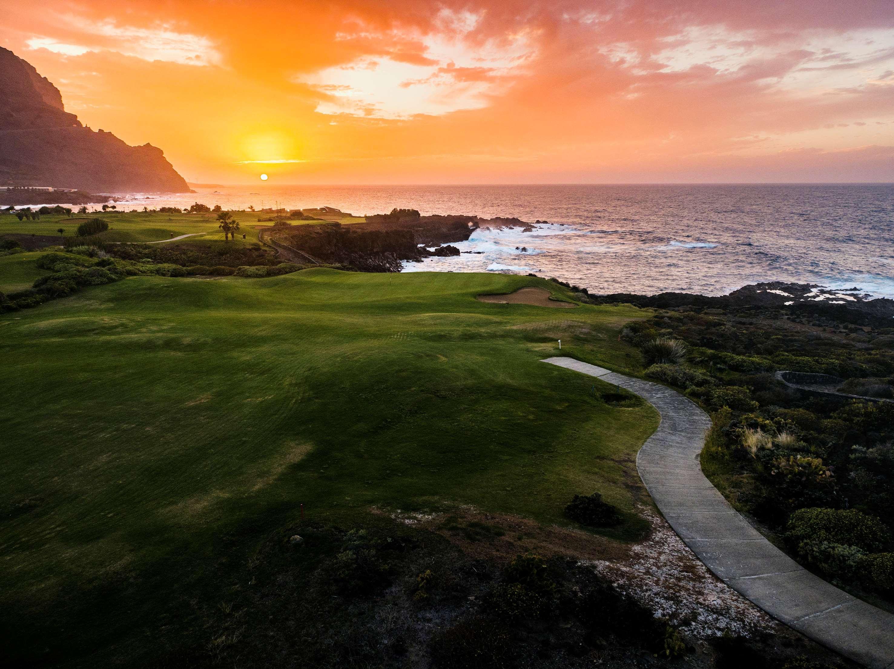Hotel Hacienda Del Conde Melia Collection Golf & Spa - Adults Only Buenavista Del Norte Luaran gambar Sunset at the 18th hole