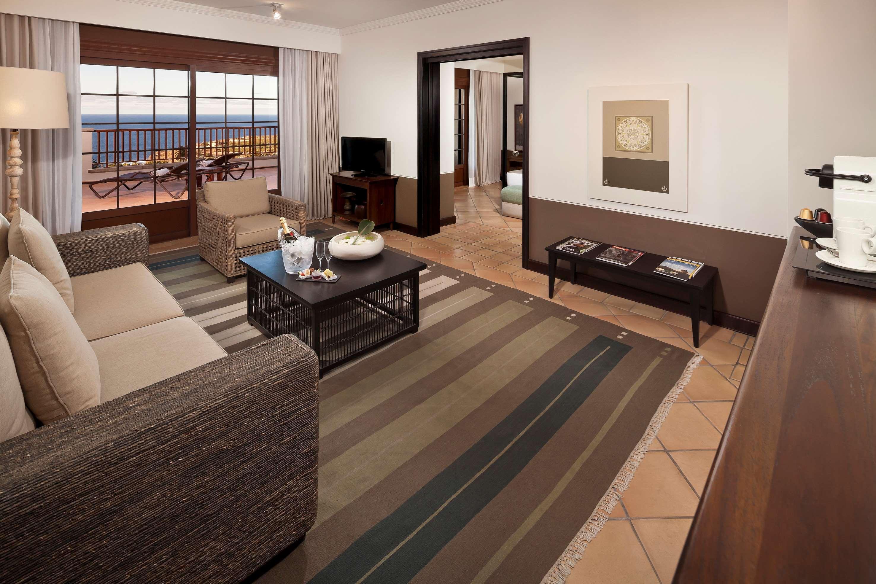 Hotel Hacienda Del Conde Melia Collection Golf & Spa - Adults Only Buenavista Del Norte Luaran gambar A living room at the resort