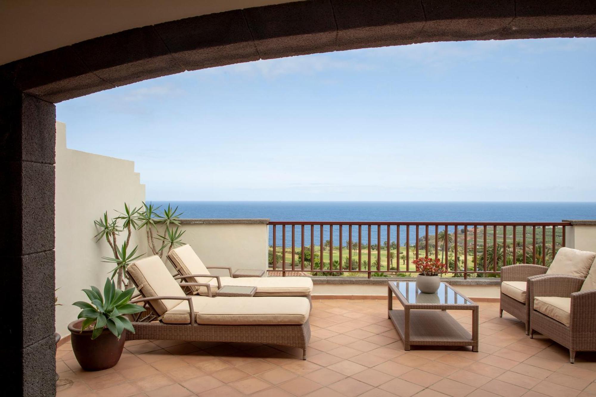 Hotel Hacienda Del Conde Melia Collection Golf & Spa - Adults Only Buenavista Del Norte Bilik gambar A view from a suite at Four Seasons Resort Maui