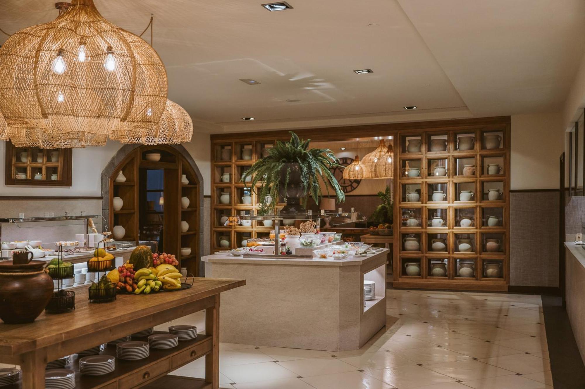 Hotel Hacienda Del Conde Melia Collection Golf & Spa - Adults Only Buenavista Del Norte Luaran gambar The buffet at the hotel