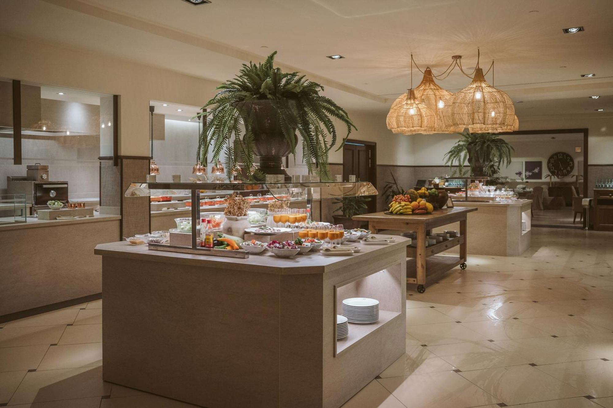 Hotel Hacienda Del Conde Melia Collection Golf & Spa - Adults Only Buenavista Del Norte Luaran gambar The buffet at the hotel